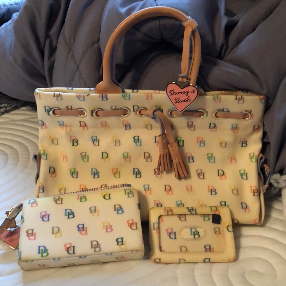 Dooney and bourke purse set
